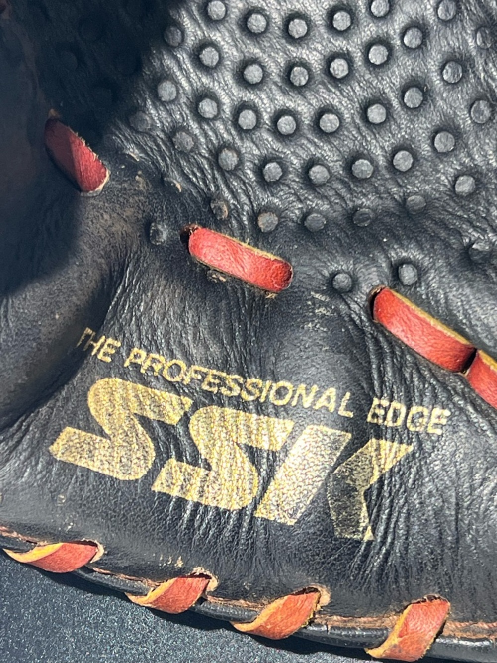 SSK CLP-83 right hand throw glove 12.75” - Picture 4 of 12